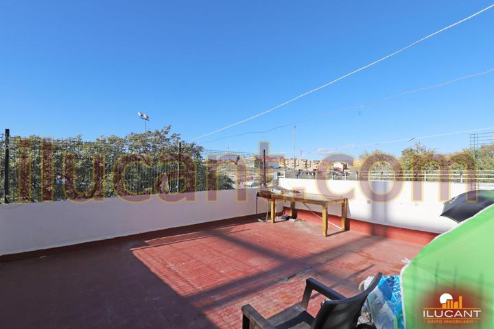 Propiedad junto a mercadillo de Teulada. Patio 60 m2. REQUIERE REFORMA INTEGRAL. photo 0