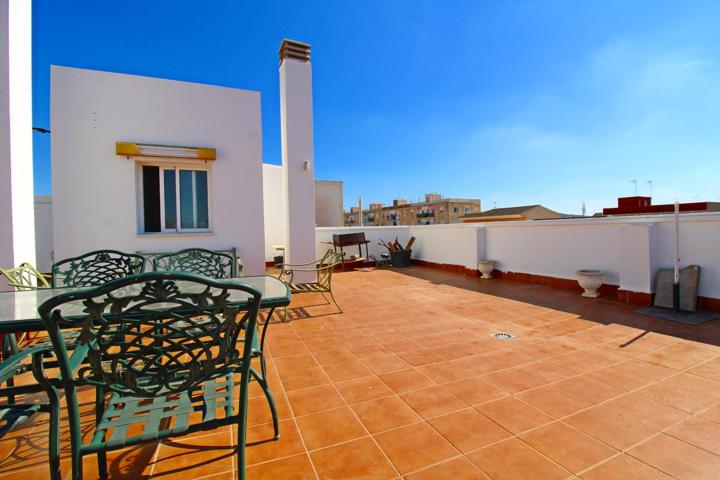 INCREIBLE BUNGALOW CON 7 DORMITORIOS, 4 BAÑOS Y TERRAZA PRIVADA DE MAS DE 90 M2 photo 0