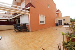 BUNGALOW DE ESQUINA EN ZONA KELME photo 0