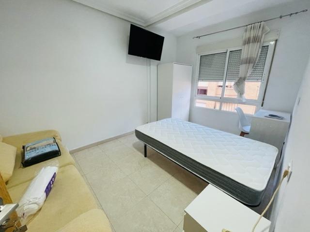 Piso de 4 habitaciones muy cerca de la universidad photo 0