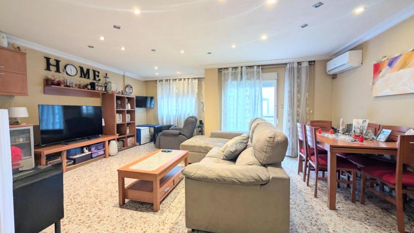 ¡JUNTO REINA VICTORIA, CON ASCENSOR, LISTA PARA ENTRAR A VIVIR! photo 0