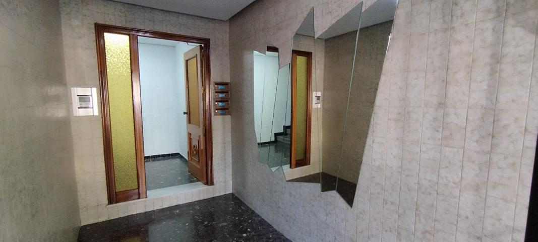 Amplio Piso en Elche - Ideal para Reformar e invertir! photo 0