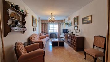Bonito piso de tres dormitorios, dos baños y plaza de garaje, listo para entrar a vivir!! photo 0