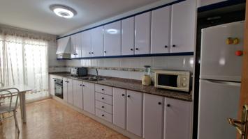 Bonito piso de tres dormitorios, dos baños y plaza de garaje, listo para entrar a vivir!! photo 0