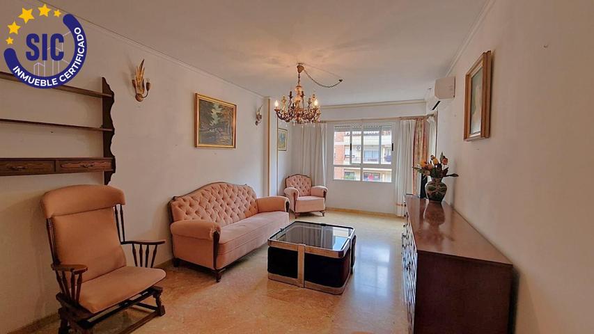 Bonito piso de tres dormitorios, dos baños y plaza de garaje, listo para entrar a vivir!! photo 0