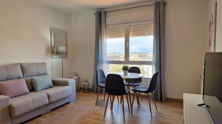 Bonito piso de un dormitorio, amueblado, calefacción , aire acondicionado, plaza de garaje y trastero. photo 0