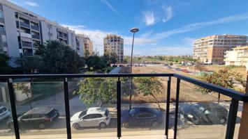 Magnifico piso amueblado de 3 dormitorios con terraza, balcón, plaza de garaje y trastero photo 0