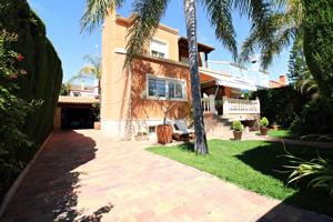 CHALET EN VALVERDE, ZONA URBANA, A UN PASO DE LA PLAYA Y LISTO PARA ENTRAR A VIVIR. photo 0