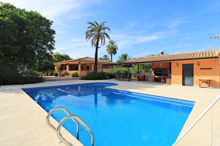 EXCELENTE OPORTUNIDAD, CHALET SEMINUEVO, CON PISCINA Y GRAN BARBACOA, A 10 MINUTOS DE LA PLAYA. photo 0