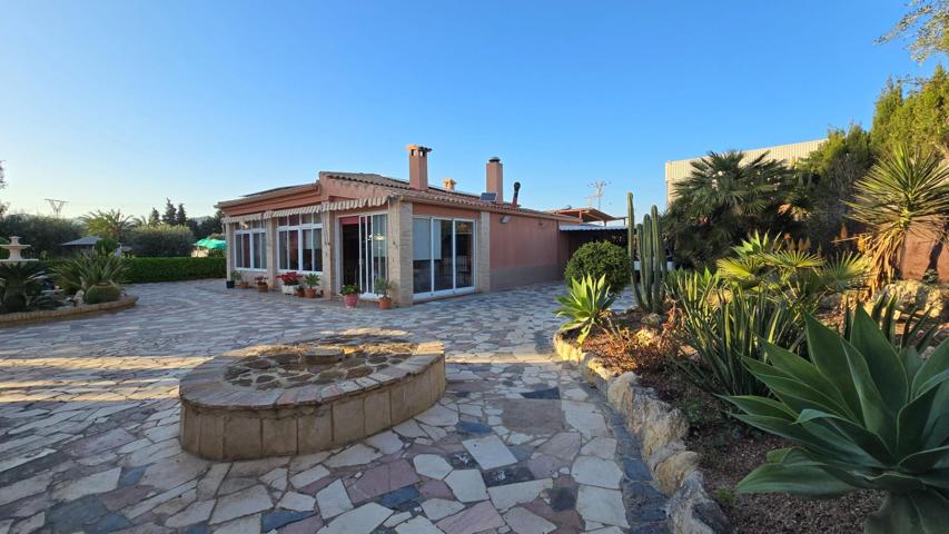 CHALET CON PISCINA A UN PASO DE ELCHE photo 0