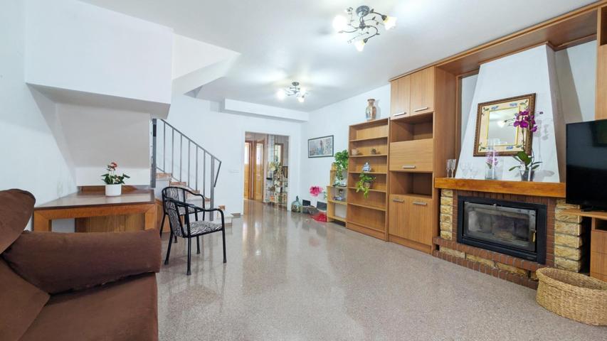 ¡DESCUBRE ESTE ESPECTACULAR DÚPLEX CON CHIMENEA Y TERRAZA, NO DEJES PASAR ESTA GRAN OPORTUNIDAD! photo 0