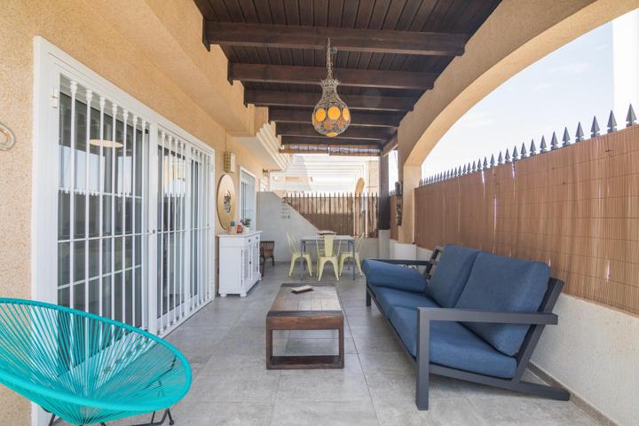 ESTUPENDO CHALET DE DOS PLANTAS A LA VENTA EN VALVERDE EN URBANIZACION CERRADA CON PISCINA photo 0