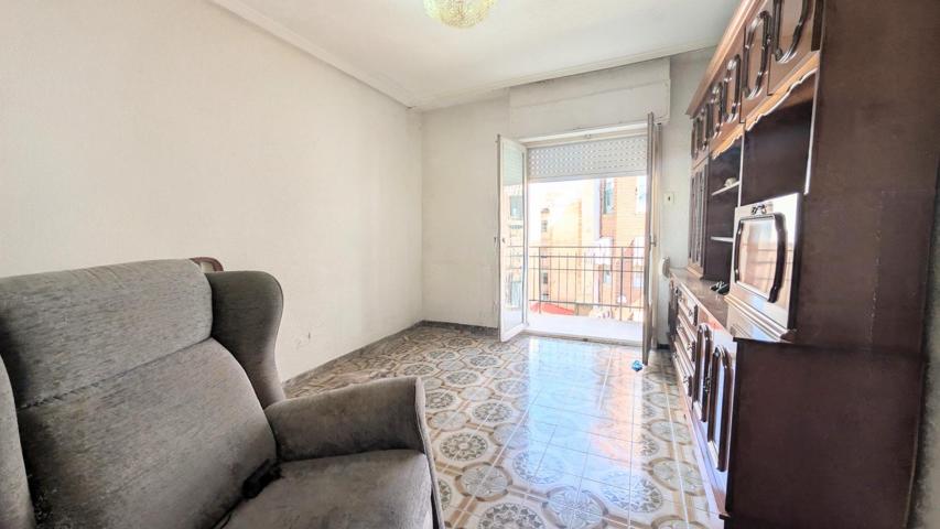 ¡Amplio Piso en Altabix, Ideal para Inversores junto a la Universidad Miguel Hernández! photo 0