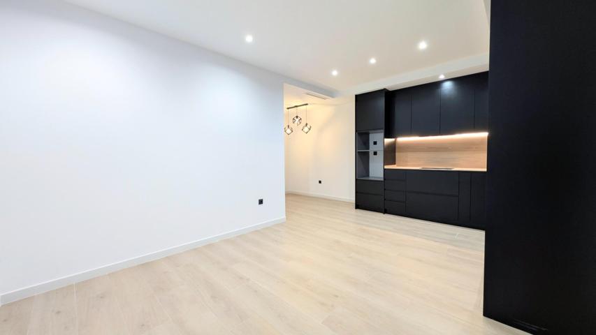 ¡UNIFAMILIAR EN EL CORAZÓN DEL RAVAL, 110m2 DE TERRAZA, TODO A ESTRENAR! photo 0