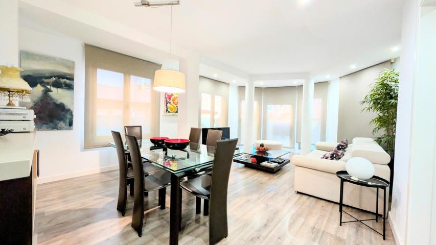 PISO SEMINUEVO EN VENTA – CÉNTRICO, EXTERIOR Y AMUEBLADO JUNTO PUENTE CANALEJAS photo 0