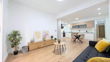 VIVIENDA TOTALMENTE REFORMADA JUNTO REINA VICTORIA CON TRES DORMITORIOS Y PATIO PRIVADO photo 0