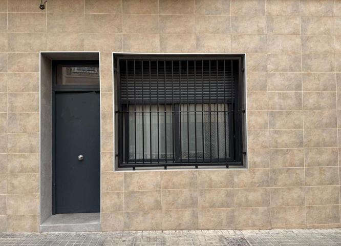 Planta Baja loft, de una habitación con baño en zona plaza Crevillente con entrada independiente photo 0