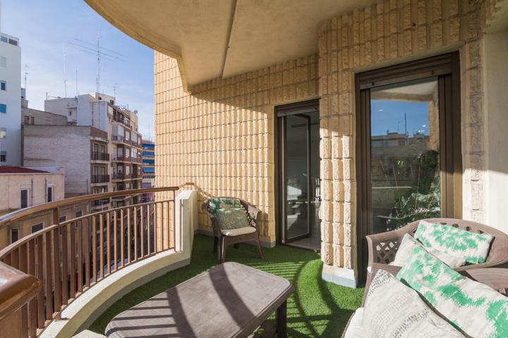 Vivienda de tres habitaciones, dos baños , vestidor, terraza en reina victoria luminosa. photo 0