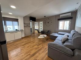 Vivienda de 2 habitaciones con un baño, 5º sin ascensor reformada con trastero a un paso del centro photo 0