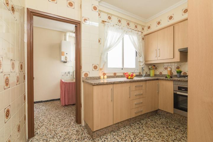4 HABITACIONES, 2 BAÑOS, PLAZA DE GARAJE Y ASCENSOR photo 0