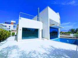 Se vende chalet en primera línea del golf photo 0