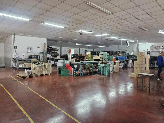 MAGNIFICA NAVE EN ALQUILER EN POLIGONO DE CARRÚS photo 0