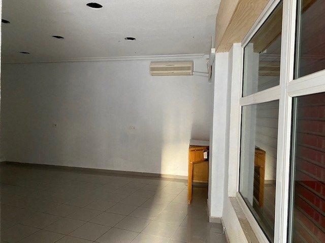 Alquiler Local comercial 40 m2., zona plaza circular, esquina, buen estado, photo 0