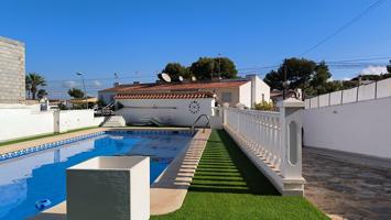 REF.- 40 - Chalet en venta en Los Balcones - Los Altos – Torrevieja photo 0