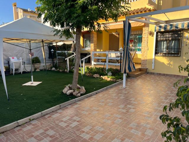 REF.- 90 - Chalet adosado en esquina en Aguas Nuevas, Torrevieja photo 0