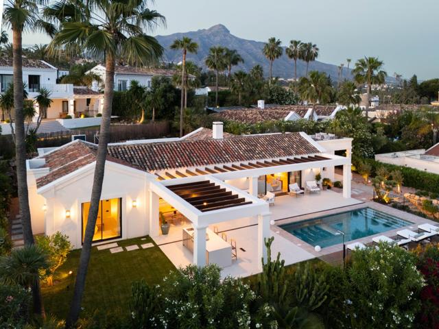 Casa En venta en Los Naranjos, Marbella photo 0