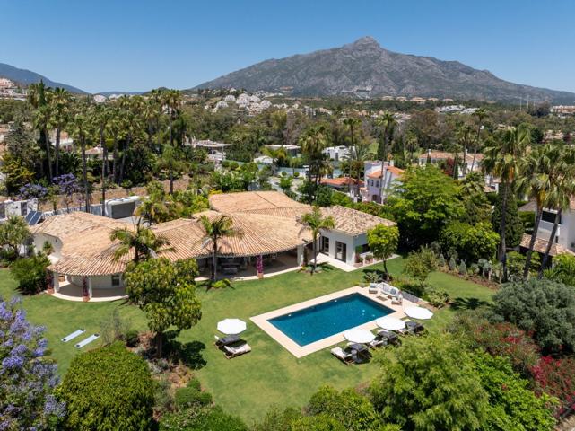Casa En venta en Los Naranjos, Marbella photo 0