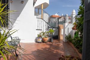 ¡Tu Espacioso Dúplex con Patio, Garaje y Trastero te Espera en Ayamonte! photo 0