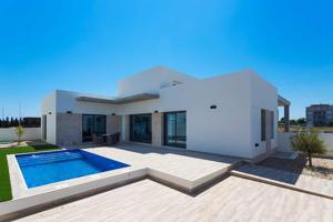 VILLA ESPACIOSA Y MODERNA CON PISCINA photo 0