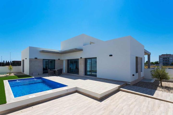 VILLA ESPACIOSA Y MODERNA CON PISCINA photo 0