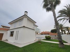 Villa de Lujo, como nueva, independiente, 3 dormitorios, 3 baños, piscina privada, gran jardín, en Cabo Roig photo 0