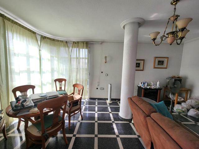 Apartamento espacioso, 3 dormitorios, 2 baños, en centro ciudad y cerca del Paseo Marítimo photo 0