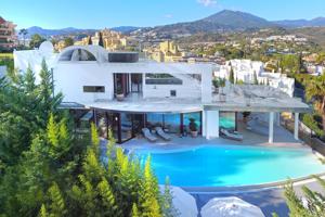 Preciosa villa a pies de campos de golf en Nueva andalucia, Marbella photo 0