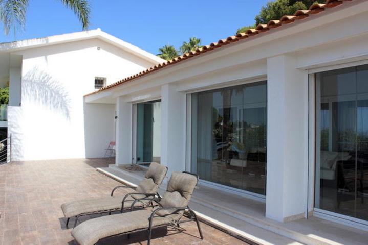 Encantadora villa con vistas al mar, situada en Mirador de Paraiso, Benahavis photo 0