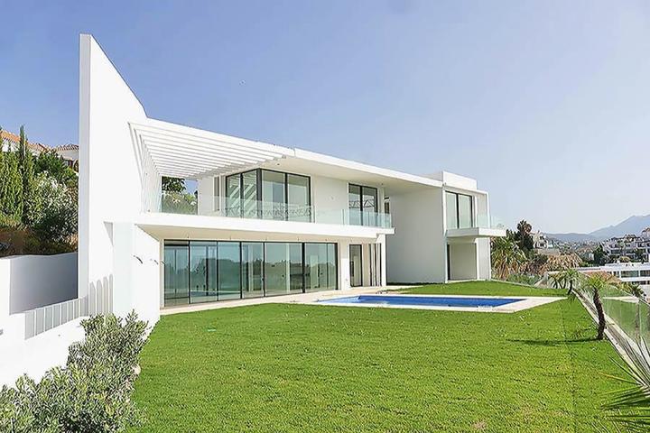 Impresionante villa de estilo contemporaneo con vistas panoramicas en La Alqueria, Benahavis photo 0