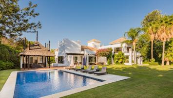 Villa de lujo junto a la playa en una ubicación privilegiada Guadalmina Baja photo 0