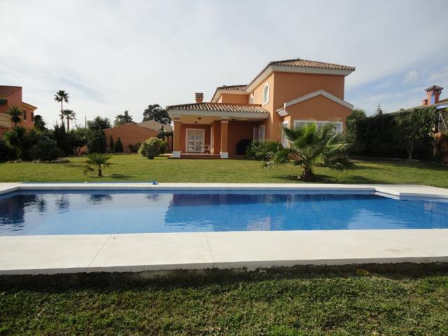 Villa a 150m de mar en venta en Urb.Don Pedro, Estepona. photo 0