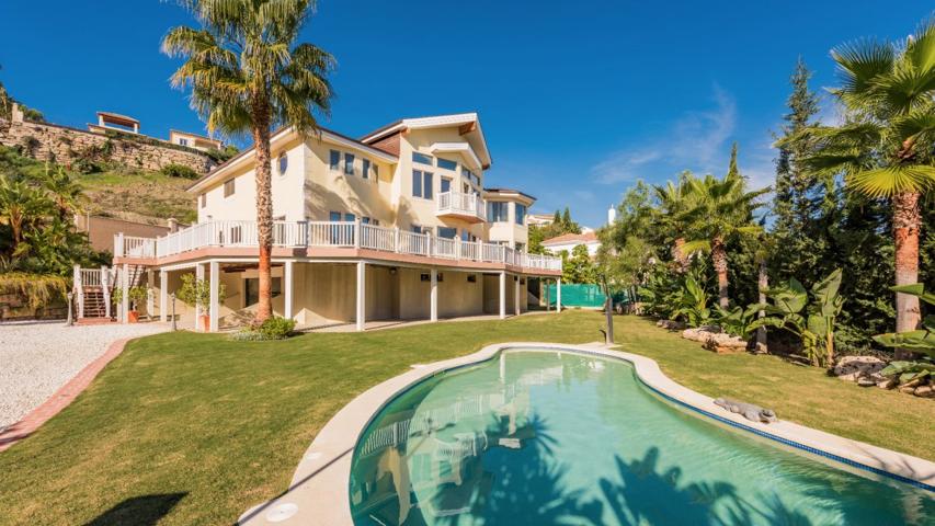 Impresionante villa con vistas panoramicas en El Paraiso Alto, Benahavis photo 0