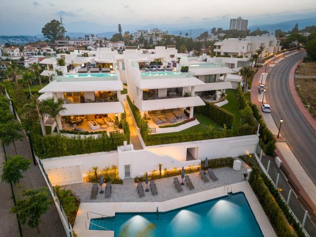 Impresionante adosada de nueva construcción en Nueva Andalucia, Marbella photo 0