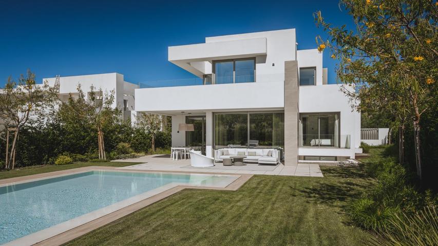 Villa muy privada, ubicada en una de las zonas más privilegiadas de la Nueva Milla de Oro photo 0