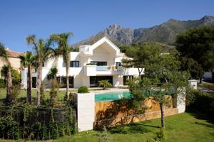 Lujosa y contemporanea villa en Sierra Blanca, Marbella photo 0