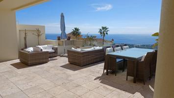 Impresionante ático dúplex con panorámicas vistas al mar en Los Monteros Hills, Marbella photo 0