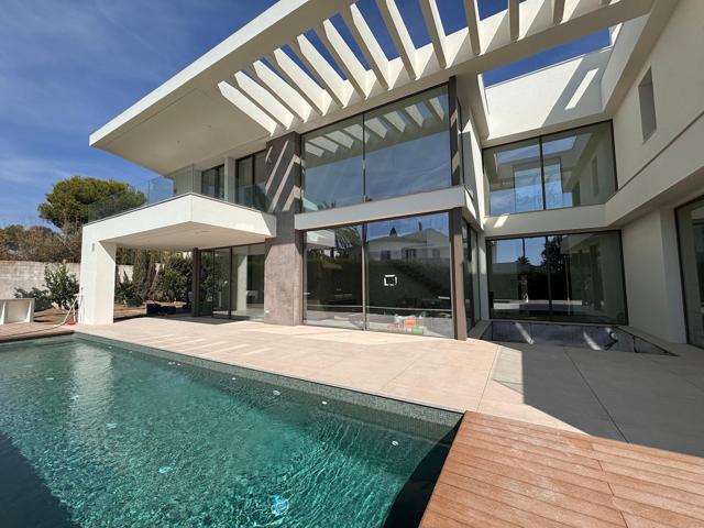 Villa de 5 dormitorios recientemente terminada en La Carolina, Milla de Oro photo 0