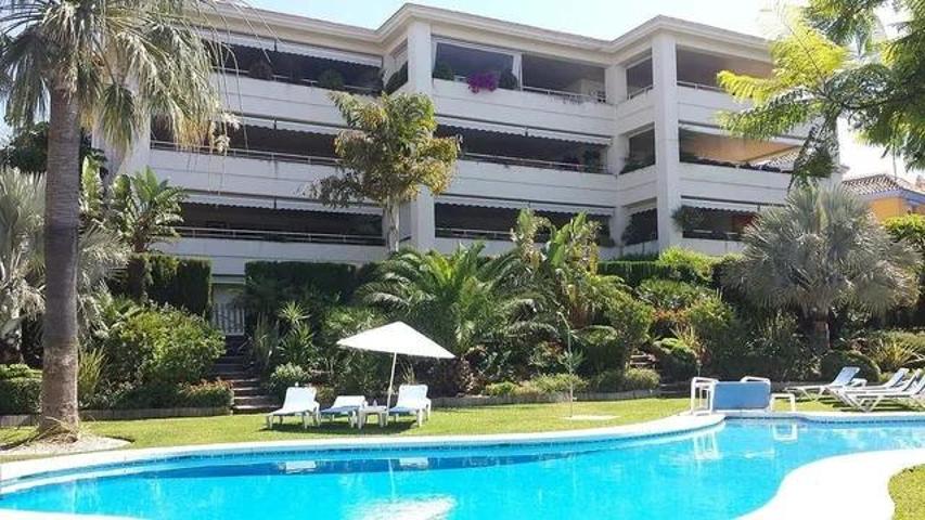 Apartamento en Urbanizacion Jardines de La Caridad, Marbella photo 0