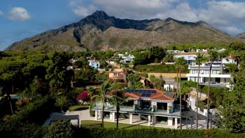 Villa de lujo renovada, con privacidad y sostenibilidad, Milla de Oro, Marbella photo 0