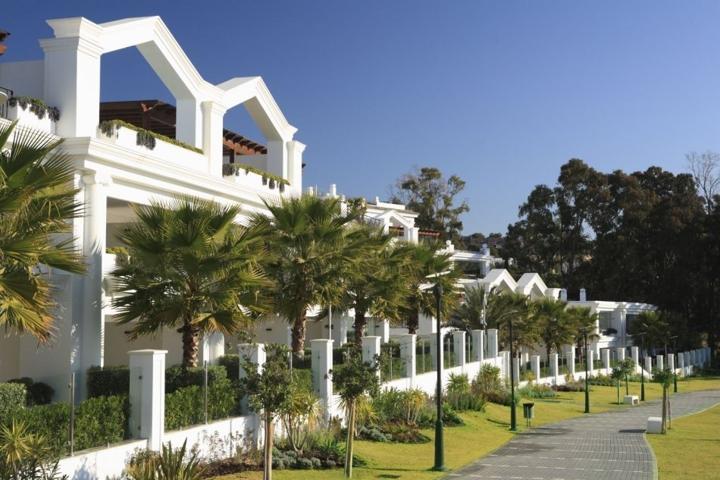 Exclusivo Apartamento en Primera Línea de Playa, Doncella Beach, Estepona photo 0